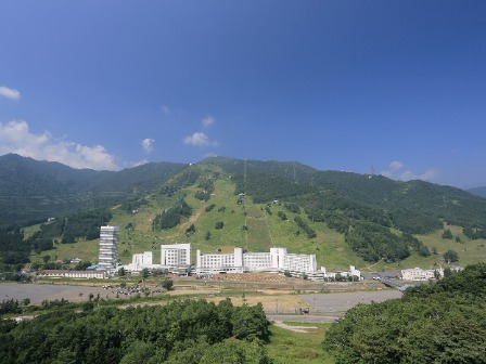 苗場プリンスホテル 全景