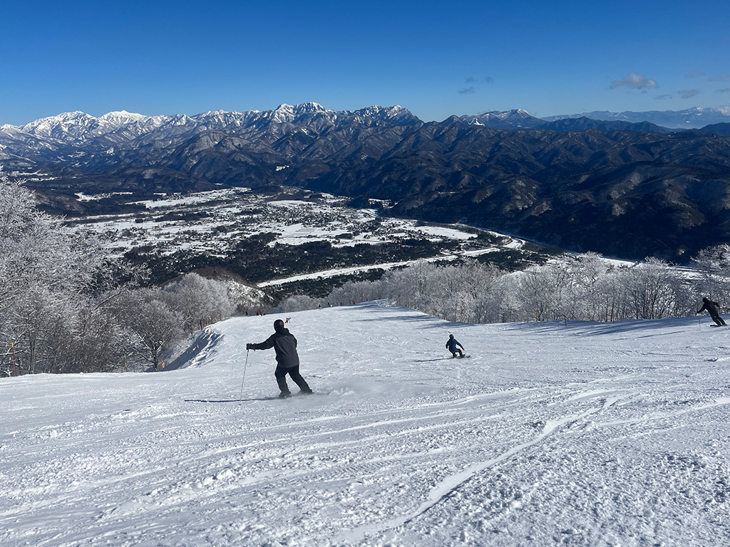 Hakuba47 ウインタースポーツパーク 絶景の山頂から一気に滑り降りる、爽快なロングコース