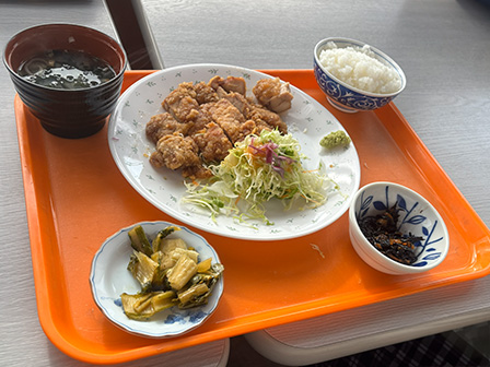 お腹も心も満たされる！ゲレ食とリフレッシュ空間