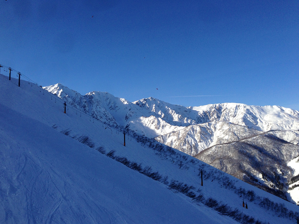 白馬八方尾根スキー場 滑りごたえのある急斜面と、極上パウダーコース
