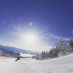 広大なゲレンデで楽しむ、感動のパノラマと滑走体験