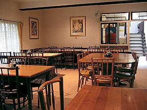 【施設】＜ぴーぷるロッジ＞ダイニングの一例1