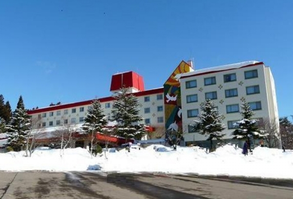 【外観】＜鷲ヶ岳高原ホテル新館＞