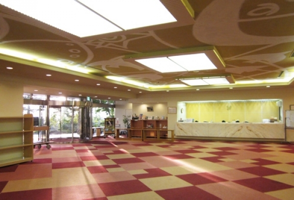 【館内】＜鷲ヶ岳高原ホテル新館＞ロビーの一例