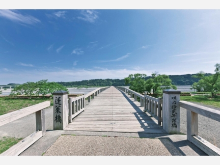 大井川にかかる全長897.4mの木造歩道橋