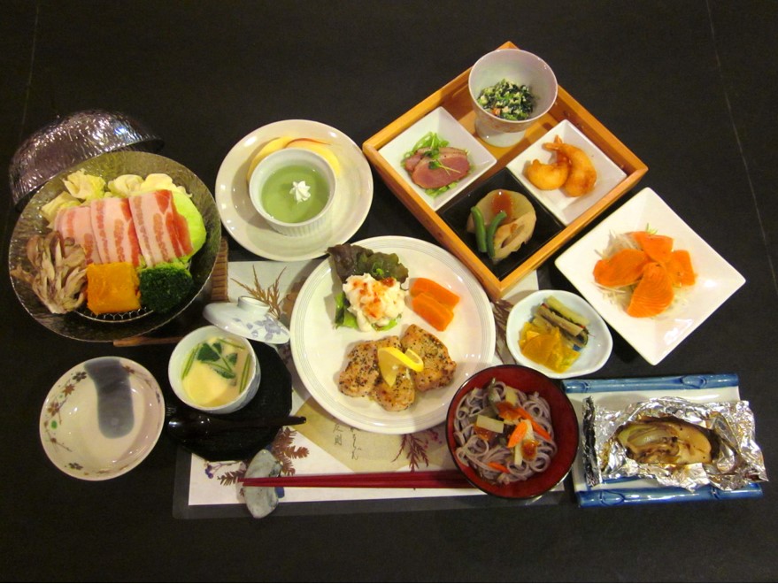 【食事】＜ホテル サニーバレー＞和洋折衷会席