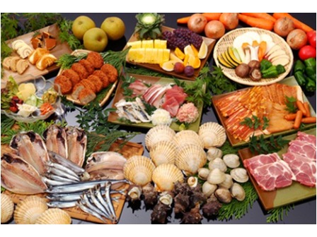 海の幸を中心に、お肉・野菜・当店人気のいわしハンバーグなど50種類以上の美味をご賞味ください。（ソフトドリンク・スイーツも食べ放題）