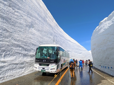 雪の大谷ウォーク ©立山黒部アルペンルート