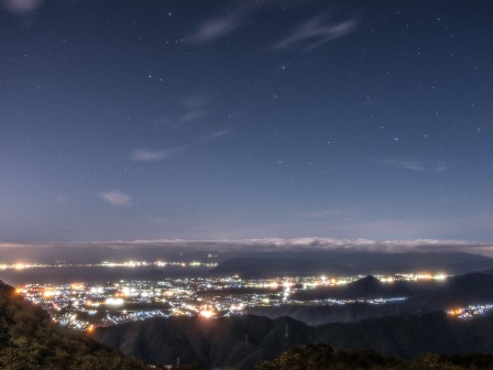 山頂から見る琵琶湖の夜景