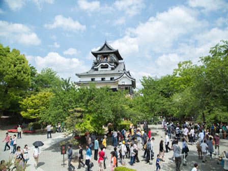 犬山城（本丸のにぎわい）