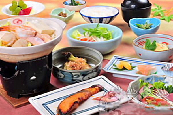 【食事】＜ホテル・ラ・モンターニュ・フルハタ（本館）＞和洋折衷