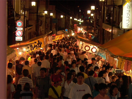 約100店舗の露店