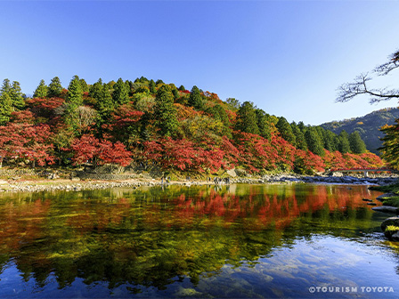 香嵐渓（秋）©TOURISM TOYOTA
