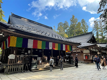 奥の院 