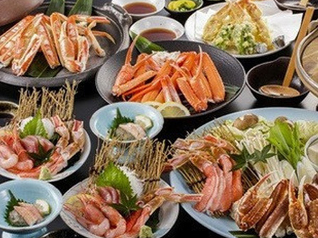 OP昼食 おけしょう鮮魚の海中苑（かにフルコース7品）おひとり様：14,500円（写真は2人前です）