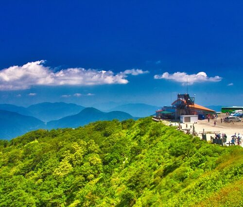 伊吹山山頂・夏山・夏空・白い雲