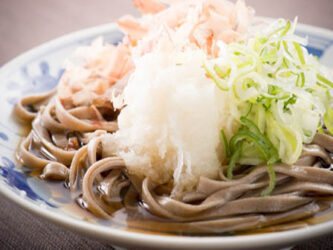 めん房新月亭 太麺が特徴の二八そば